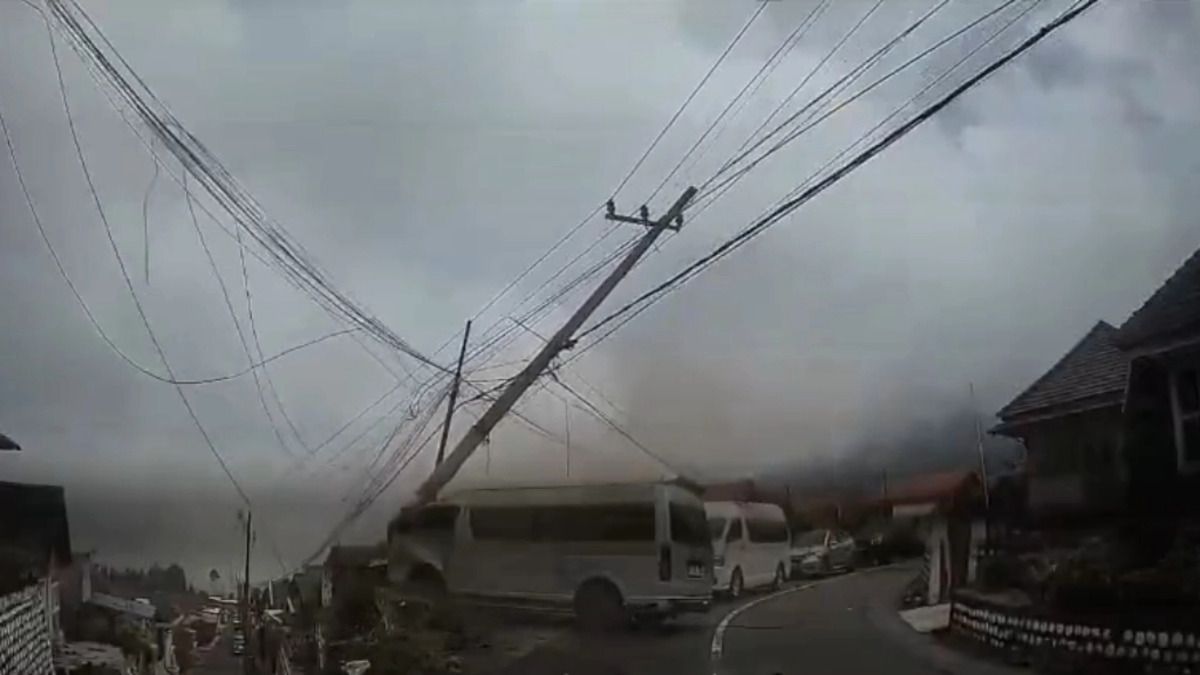 HiAce accident.jpg