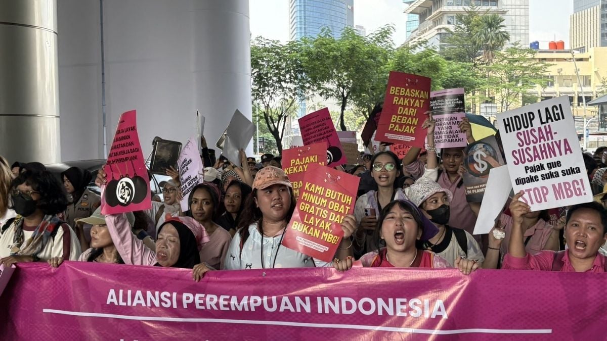 'MBG is a political project': Indonesian women march with pots and pans on Presidential Palace over food prices and jobs