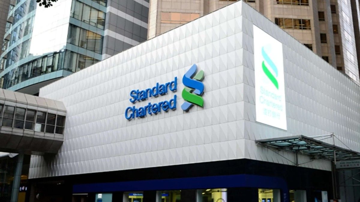 Standard Chartered targets 15% support role cut by 2030 as AI drives efficiency push