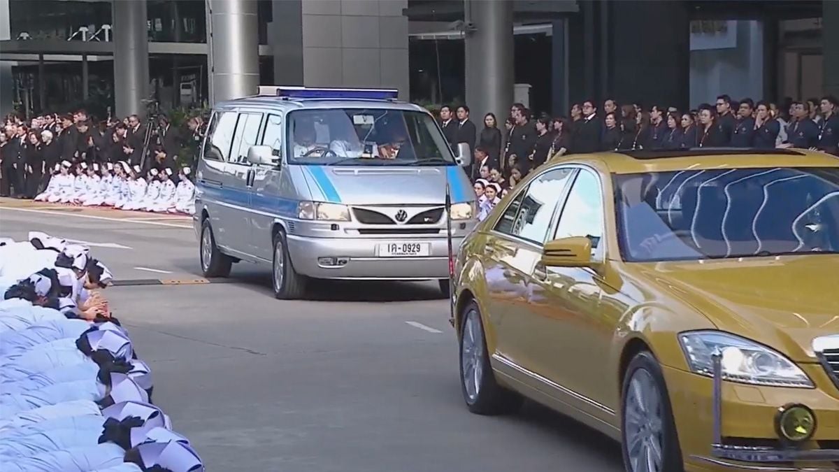 Thousands mourn Thailand's Princess Bajrakitiyabha as funeral procession reaches Grand Palace